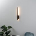 Lámpara de pared con base pequeña y brazo LED