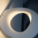 Aplique blanco con iluminación suave