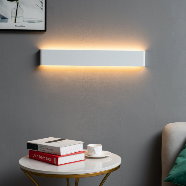 Luz LED blanca y larga