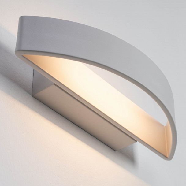 Lámpara de pared con luz blanca cálida