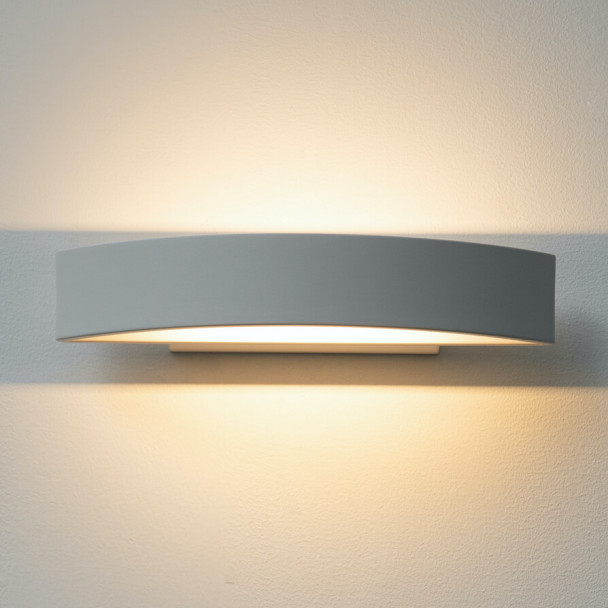 Moderna lámpara de pared blanca