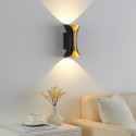 Aplique LED negro, interior dorado