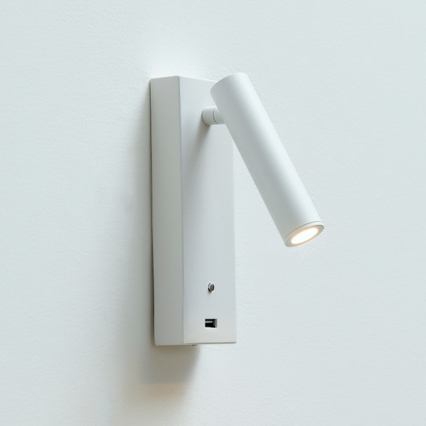 Lámpara de pared para leer por la noche
