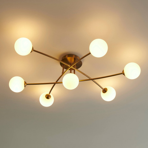 Lámpara de techo decorativa con un bonito acabado dorado