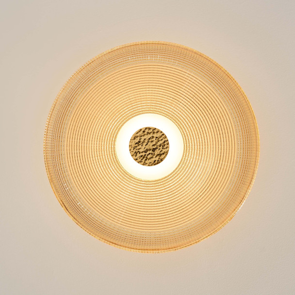 Luminaria dorada refinada para interior moderno - Ossara