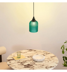 Lámpara contemporánea con pantalla acanalada verde...