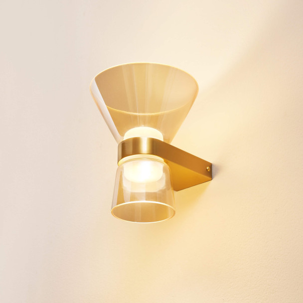 Aplique de diseño dorado con vidrio ámbar y LED...